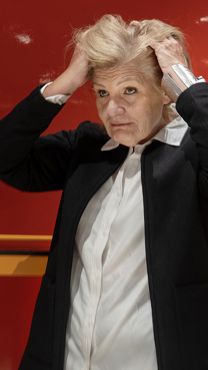 Flamman går på teater med rutinerade korrespondenten Cecilia Uddén över ett – och några till – glas vin. Foto: Lisa Mattisson.