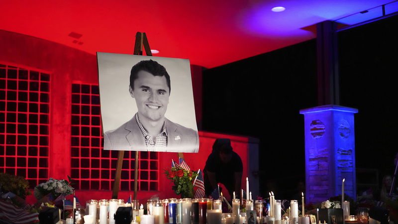 Den högerradikala debattören Charlie Kirk sörjs i Orem, Utah. Foto: Lindsey Wasson/AP.