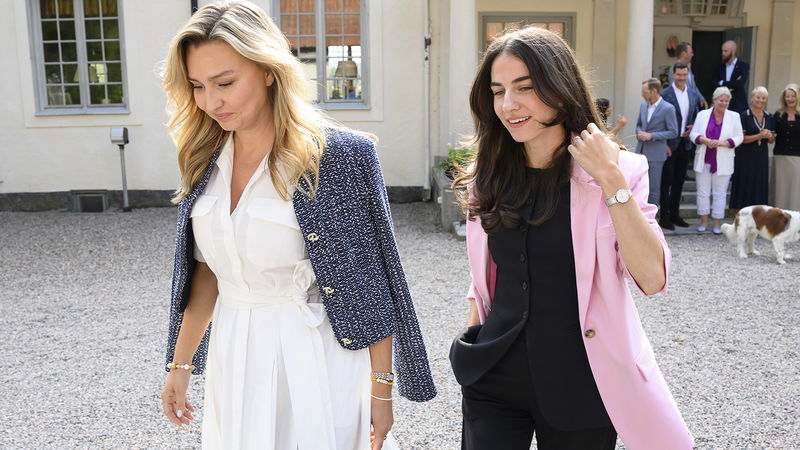 Energi- och näringsminister Ebba Busch (KD) och klimat- och miljöminister och Romina Pourmokhtari (L) under budgetsamtalen på Harpsund, den 28 augusti. Foto: Henrik Montgomery/TT.