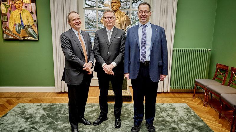 Ekonomipristagarna Daron Acemoglu, James A. Robinson och Simon Johnson har samlat det bästa i en ny bok som nu finns på svenska. Foto: Patrik Lundin.