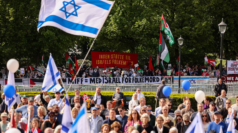Miff firar Israels självständighetsdag i Oslo – medan demonstranter protesterar mot Miff. Foto: Amanda Pedersen Giske / NTB.
