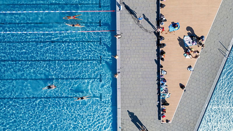 När vädret tillåter flockas Münchens invånare kring Schyrenbad. Foto: Sven Hoppe/DPA/TT.