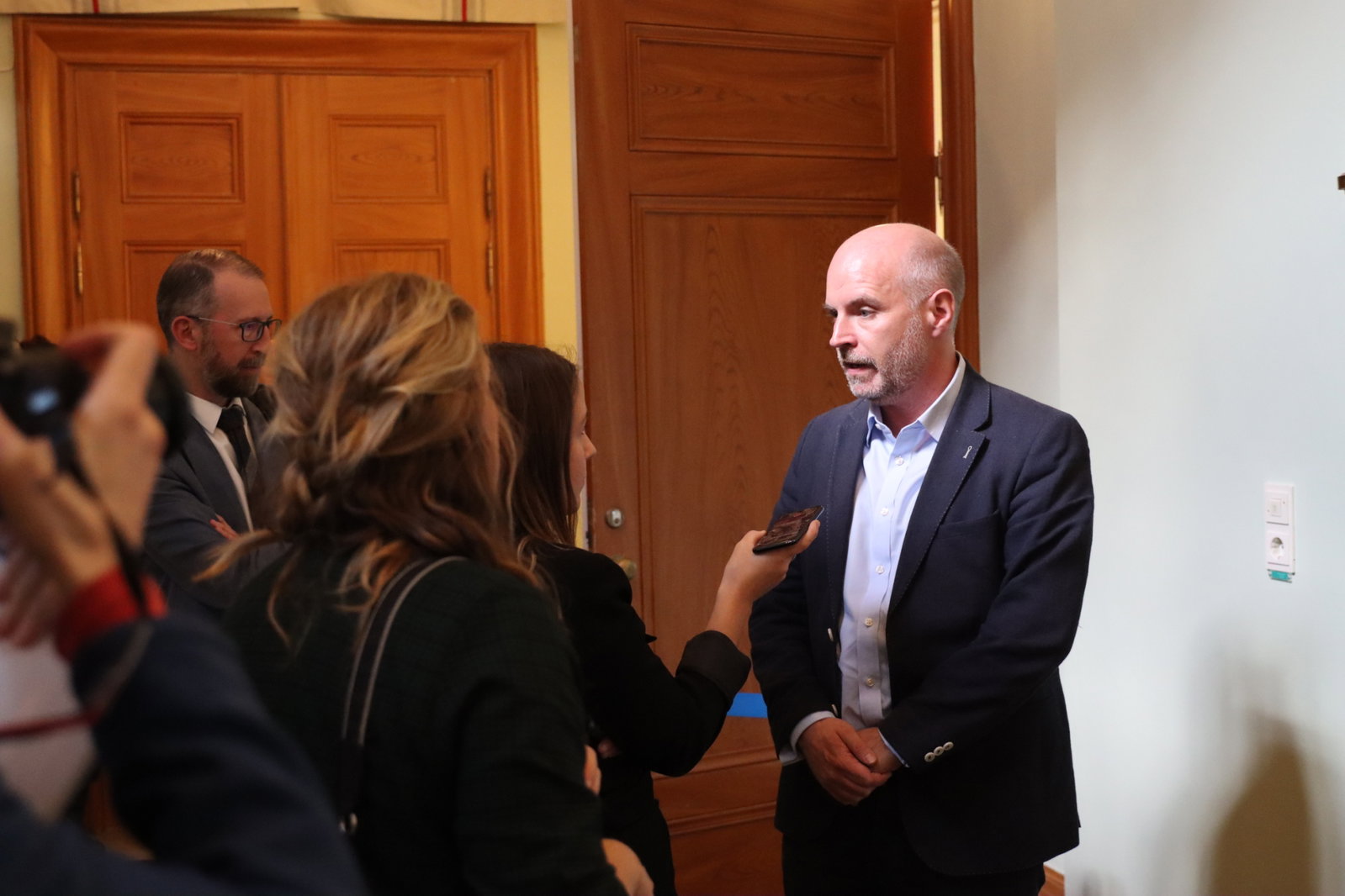 Unrwa besöker riksdagen – biståndspengarna kvar på banken