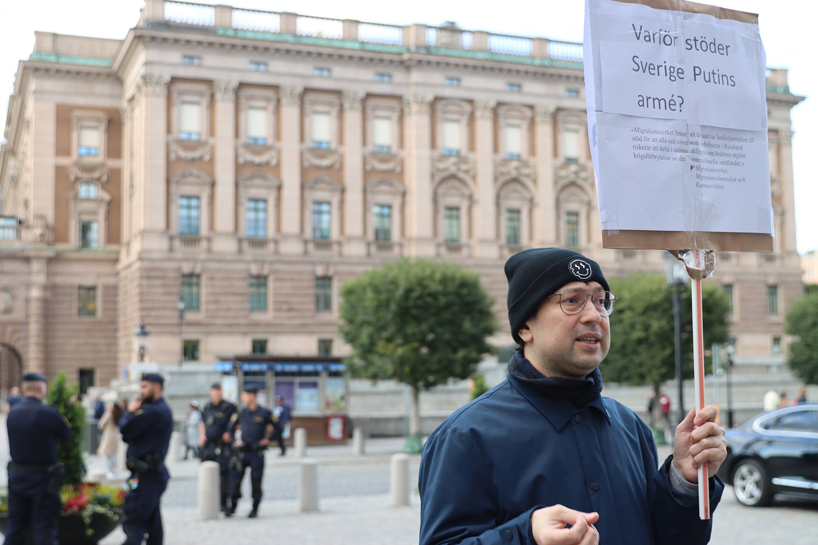 Han kan utvisas och tvingas kriga: ”Sverige hjälper Ryssland”