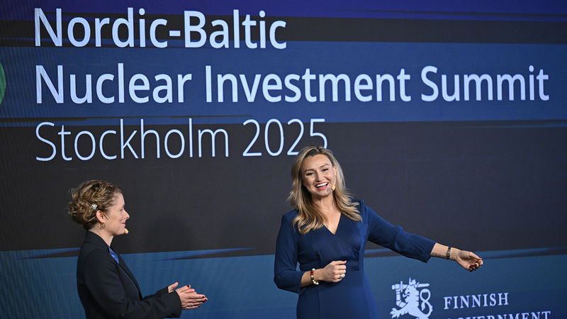 Energi- och näringsminister Ebba Busch (KD) talar på Nordic-Baltic Nuclear Investment Summit på Grand hotel, en internationell konferens som regeringen bjudit in till om ny kärnkraft, den 7 oktober 2025. Foto: Fredrik Sandberg/TT.