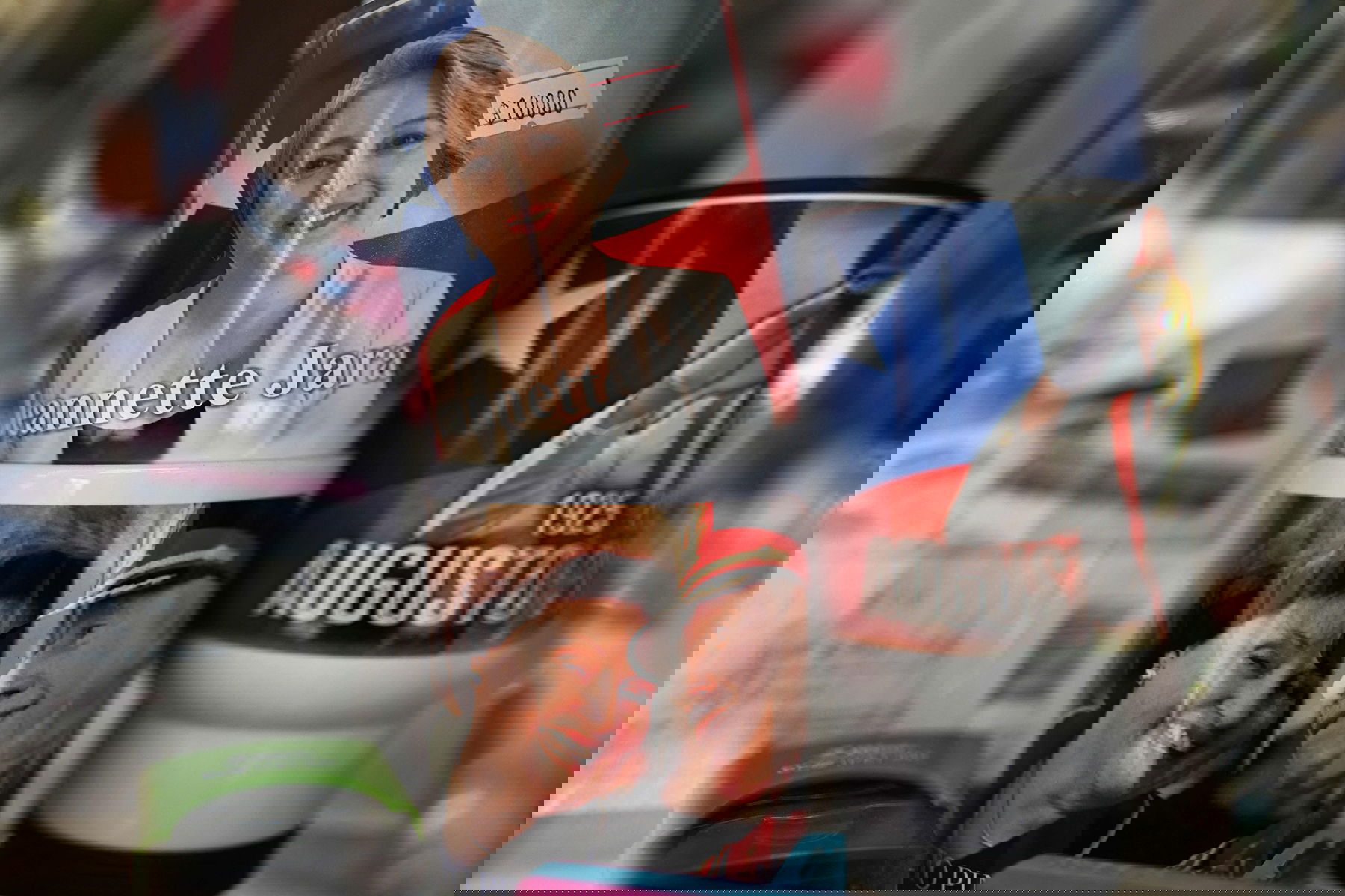 Det chilenska valet står mellan kommunisten Jeannette Jara och kandidater som talar sig varma för tidigare diktatorn Augusto Pinochet. Foto: Rodrigo Arangua/AP/TT.