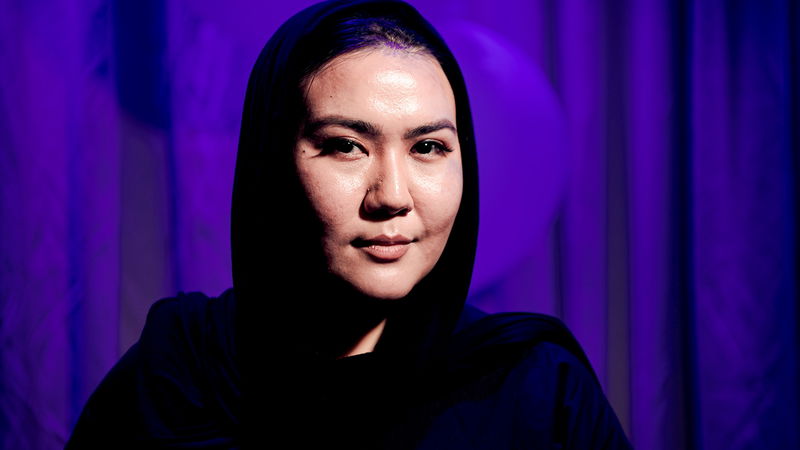 Fatemeh Khavari kom till Sverige som 15-åring och blev ansiktet utåt för organisationen Ung i Sverige, som samlade nyanlända flyktingungdomar. Foto: Tim Aro / TT.