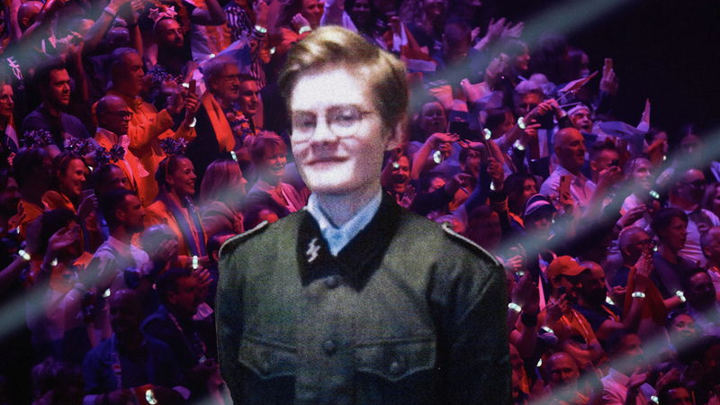 I svenska polisens förundersökning från 2020 syntes foton där Holmberg poserade i nazistuniform. Foto: Peter Dejong/AP/Polisens förundersökning.