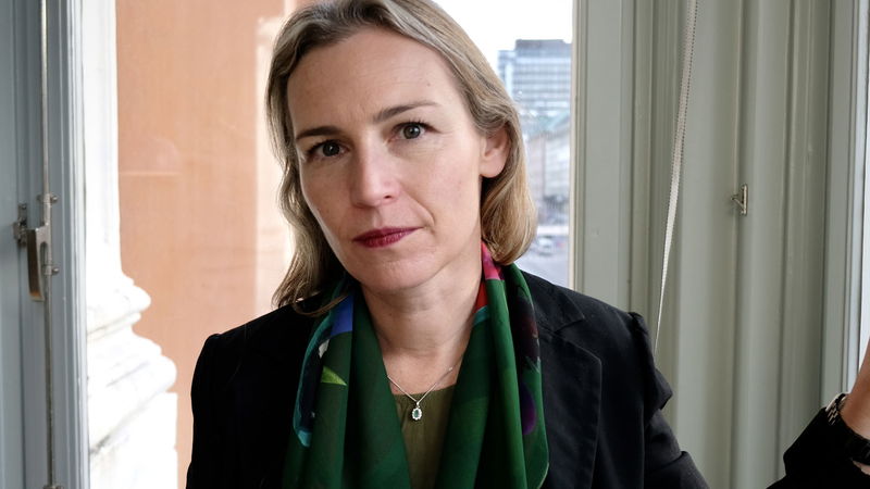 Lea Ypi är professor i statsvetenskap vid London School 
of Economics, men har också en bakgrund inom filosofin. Foto: Ada Berg Arbro & Vera von Otter.