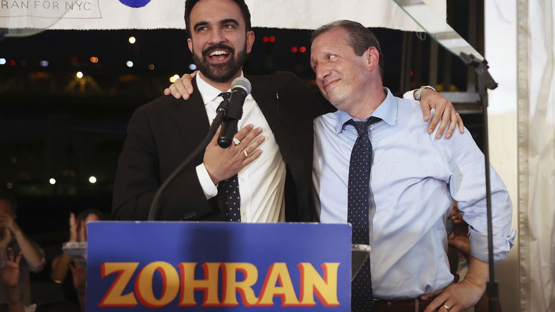 Sionisten och tidigare konkurrenten till borgmästarvalet Brad Lander valde att stötta Mamdani. Foto: Heather Khalifa/AP.
