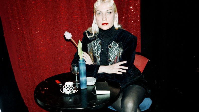 Molly Nilsson vill se en både gladare och kaxigare vänster. Foto: Dark skies association.