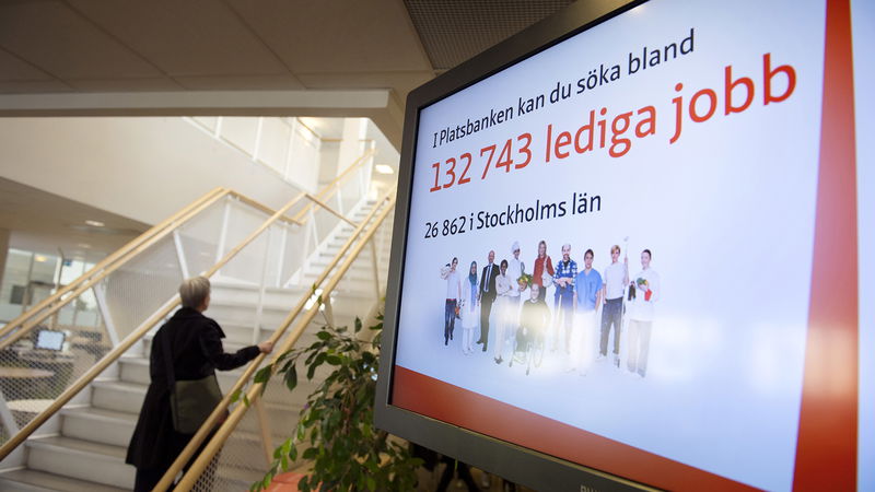 Statsminister Ulf Kristersson (M) fick kritik när han i en TV4-debatt sade sig ha hittat 17 000 jobb ”utan några utbildningskrav” på Platsbanken, som de som ”i dag lever på bidrag” hade kunnat söka. Foto: Jessica Gow/TT.