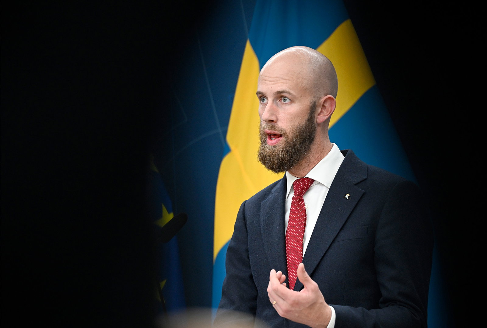 Bohlin springer en kinesisk sekts ärenden 