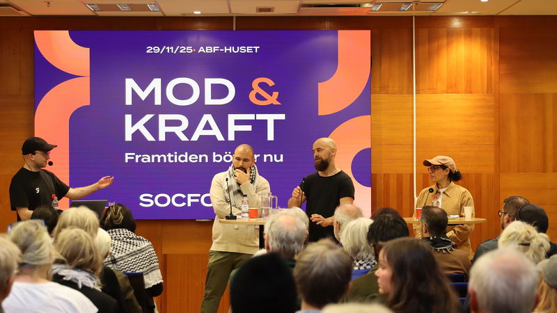 Samtal från Socialistiskt forum 2025. Från vänster: Jacob Lundberg, Flamman, Fayyad Assali, Rättvisa för alla, John Hörnquist, skribent, Somar al Naher, frilansjournalist. Foto: Flamman.