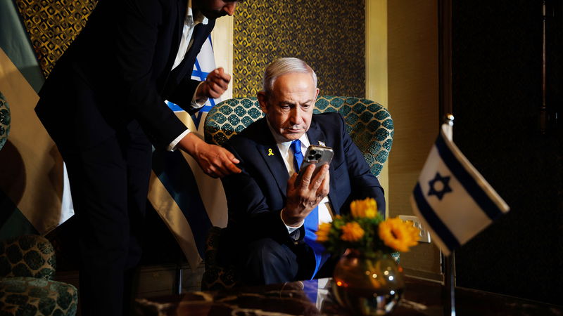 Israels premiärminister Benjamin Netanyahu vill även vinna kriget i sociala medier som Tiktok. Foto: Ziv Koren/AP/TT.