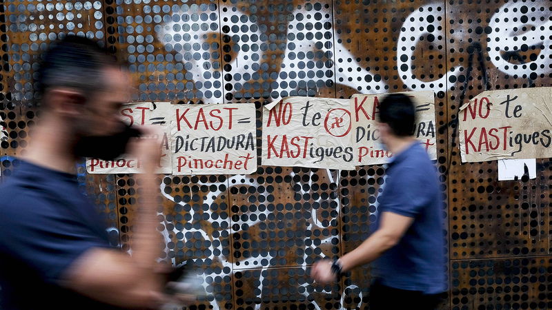 Kopplingen mellan Chiles nya president och landets gamla diktator uppmärksammas. Foto: Matias Delacroix/AP.