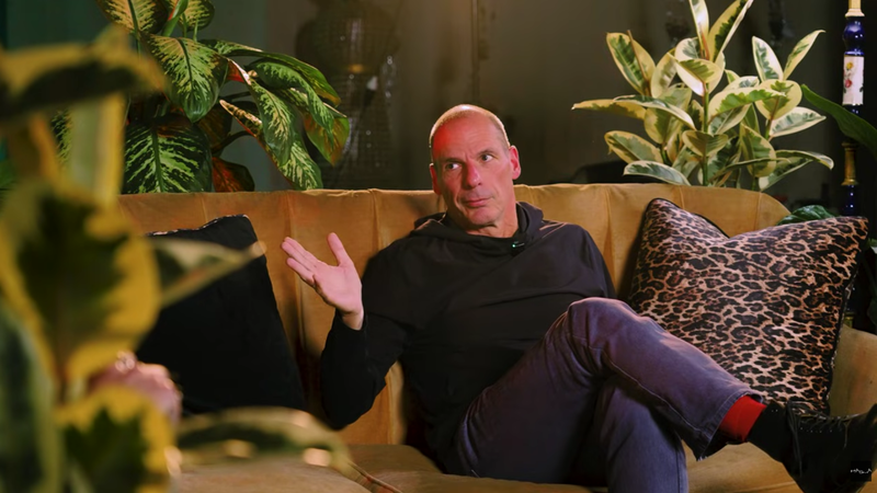 Upprorsmakare. Den grekiska vänsterpolitikern Janis Varoufakis har väckt högerns ilska sedan han erkänt att han tog ecstasy i Sydney för 37 år sedan. Foto: skärmklipp från podden Phasma: https://www.youtube.com/@StoPhasma.