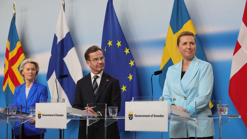 Kan Danmarks statsminister Mette Frederiksen lita på att Europa och Sverige ställer upp om USA anfaller Grönland? Foto: Pär Bäckström/TT.