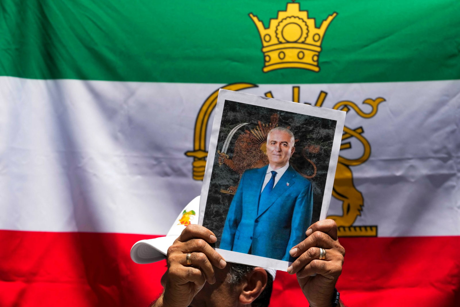 Vem är Reza Pahlavi – exilprinsen som vill leda Iran?