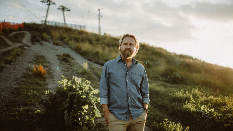 Wimans pappabok utspelar sig i backen i en tid när snö inte var en bristvara. Foto: Kajsa Göransson.