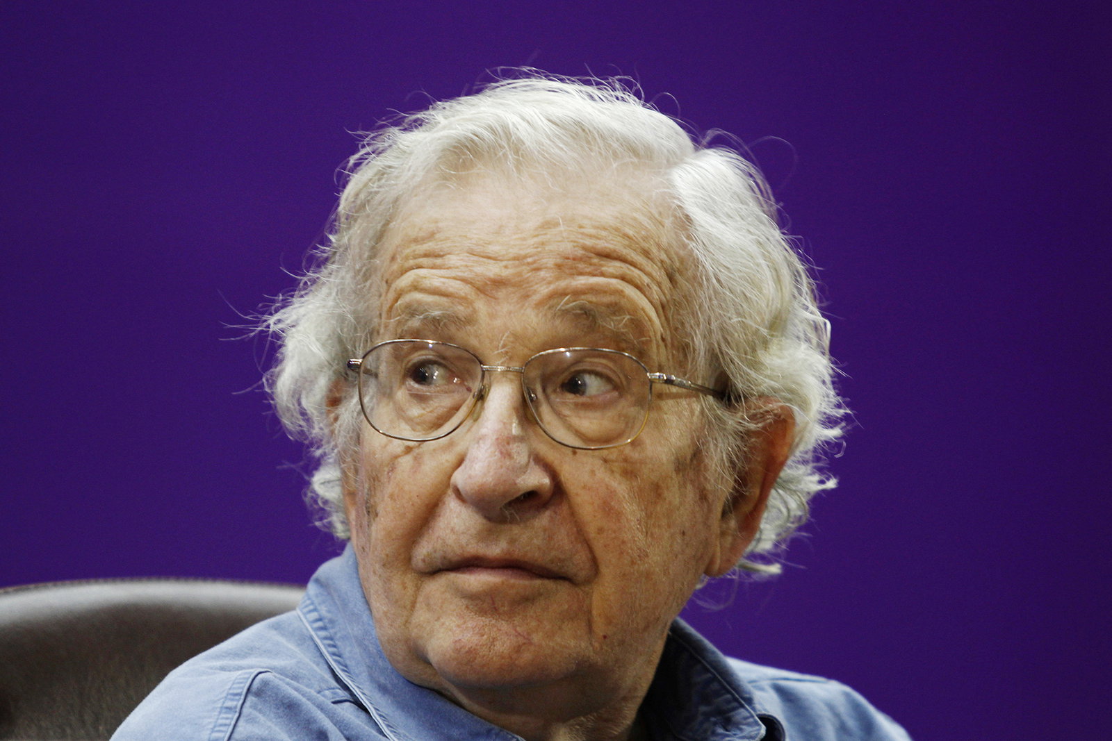 Varför försvarade Noam Chomsky pedofilen Jeffrey Epstein?