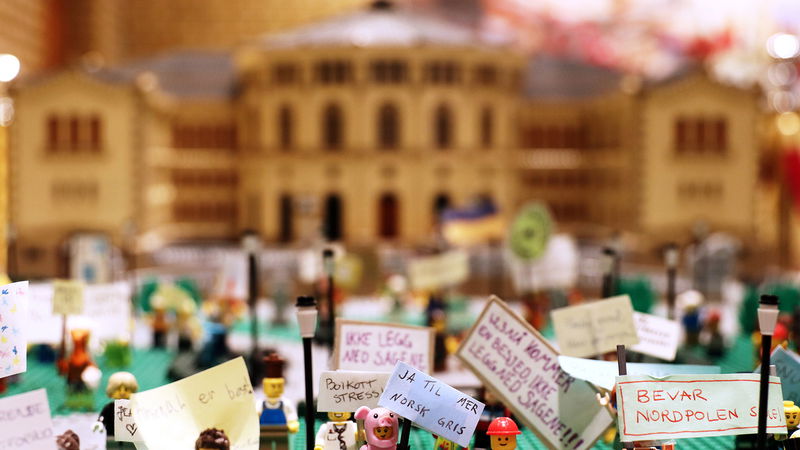 Norska stortinget byggt i Lego. Foto: Petter Evertsen.