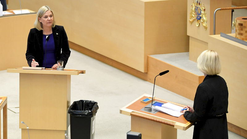 Med sin strama politik inom både ekonomi och migration finns det inte mycket som skiljer Magdalena Andersson från Elisabeth Svantesson. Foto: Fredrik Sandberg/TT.