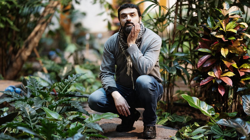 Avhopparen och Oslobon Ali Esbati är fortfarande en entusiastisk kommentator av svensk politik. Foto: Lisa Mattisson.