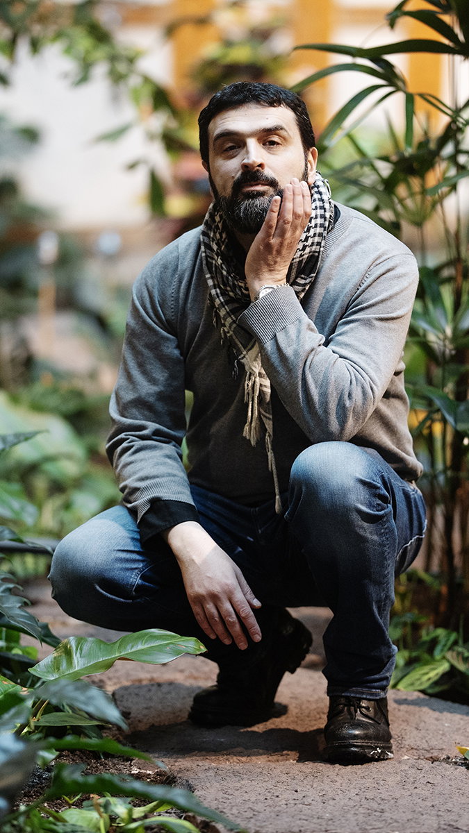 Avhopparen och Oslobon Ali Esbati är fortfarande en entusiastisk kommentator av svensk politik. Foto: Lisa Mattisson.