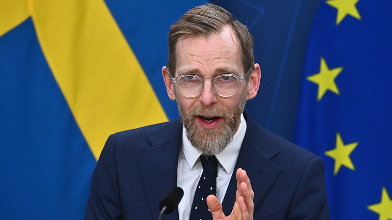 Hälsominister Jakob Forssmed borde inte undra varför kvinnor 
har tappat lusten. Foto: Claudio Bresciani/TT.