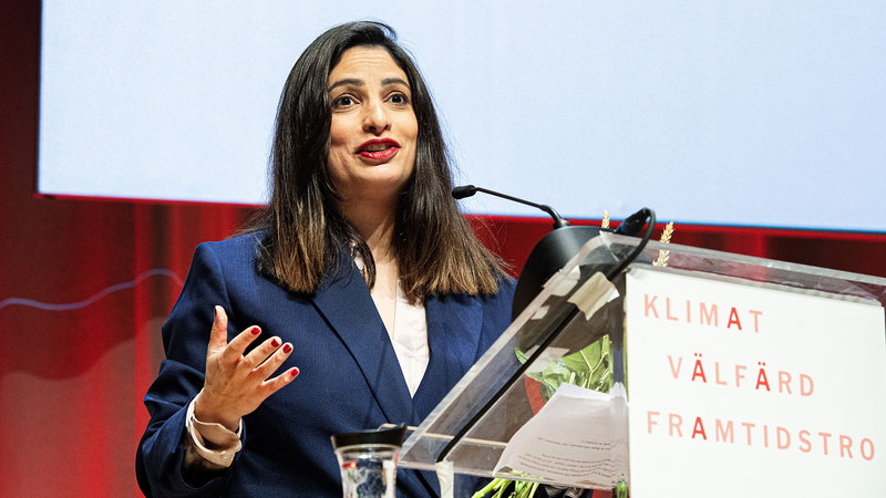 Nooshi Dadgostar blir omvald som Vänsterpartiets partiledare på 
deras kongress i Jönköping 2024. Foto: Anna Hållams/TT.