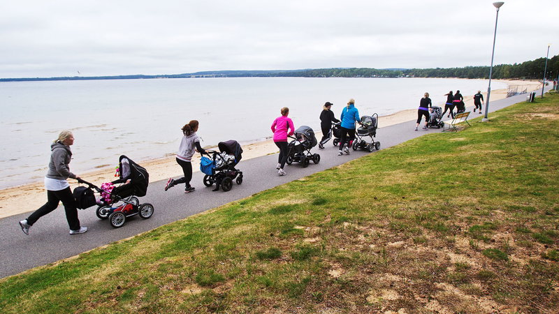 Politikerna tävlar om att få upp Sveriges fertilitetstal – som fortfarande är högre än i stora delar av Europa. Foto: Jeppe Gustafsson/TT.