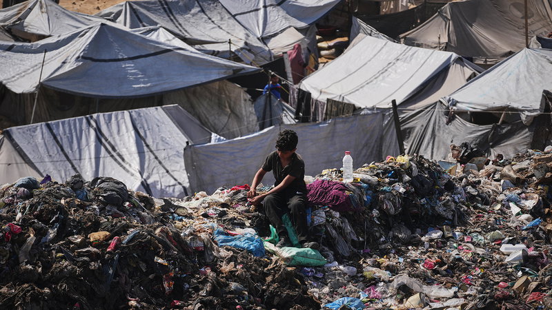 Retoriken kring frågan om Israels existens tar fokus från den verkligt existentiella frågan. Bilden är från Gaza 2025. Foto: Abdel Kareem Hana /AP/TT