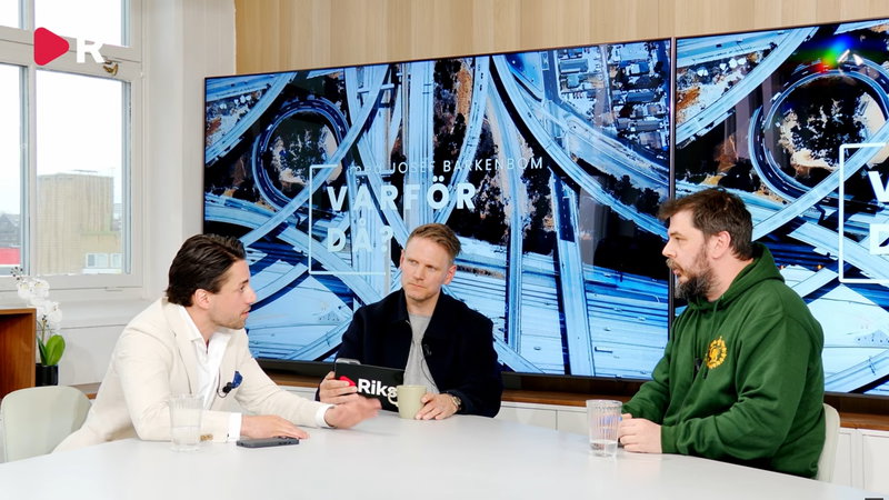 Drabbningen mellan högerprofilerna Chang Frick och Nick Alinia i tv-kanalen Riks handlar om Sverigedemokraternas vägval. Foto: Skärmdump Riks (youtube.com/@Riks). 