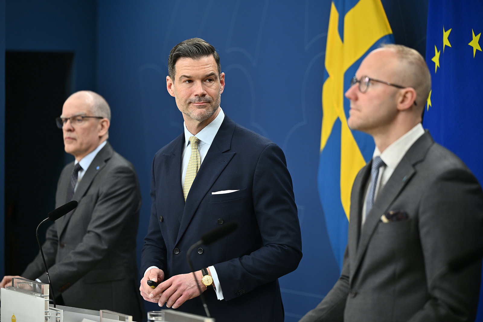 Lättare att utvisa papperslösa i sommar: ”Syndabockspolitik”