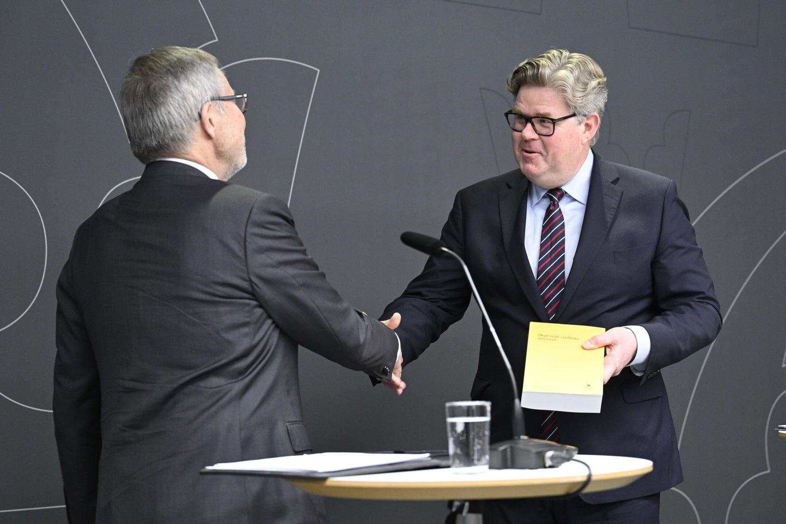 Regeringen inför lobbyregister – men försvårar fackens partistöd