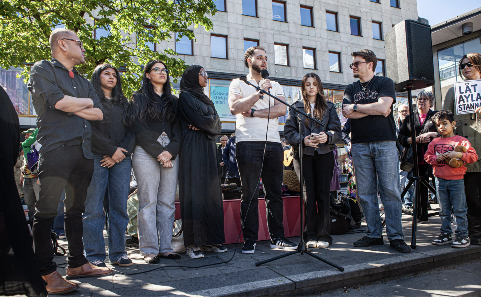 Foto: Natalia Medina / Nätverket för ungdomar som hotas av tonårsutvisning. Här vid Sergels Torg.