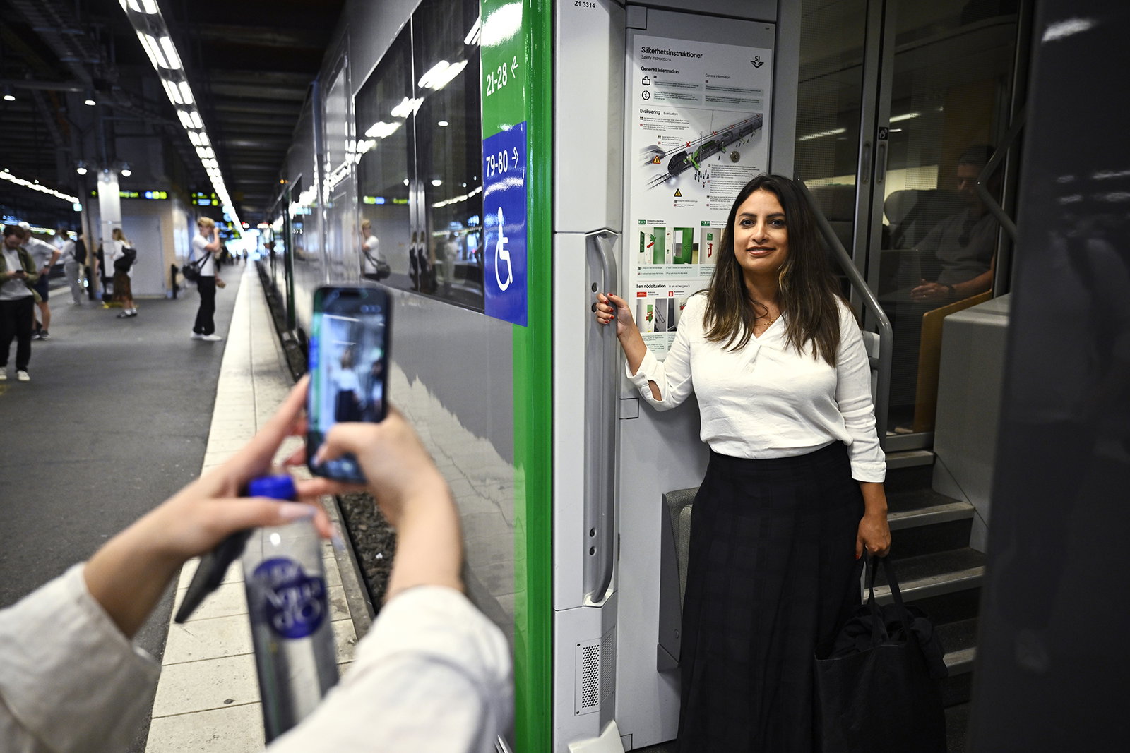 Varför vägrar Nooshi prata om byggande?