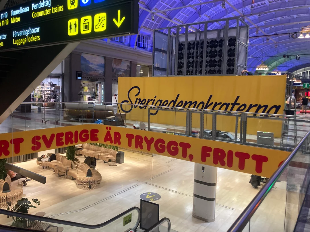 SD:s reklamkampanj på Centralstationen 2026