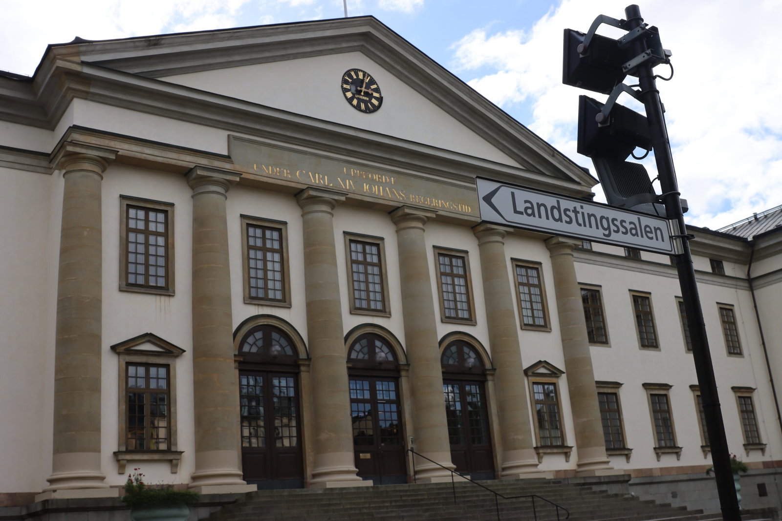 V portas från Stockholms mittenstyre: ”Enormt svek”