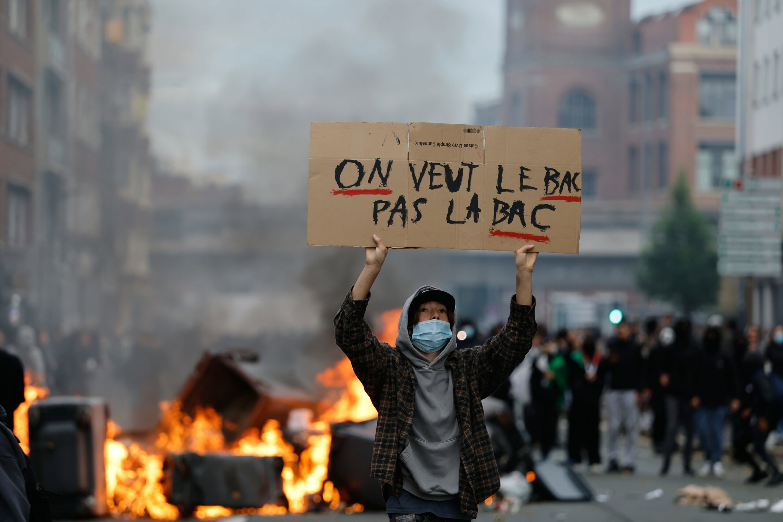 Euron eldar på de franska protesterna