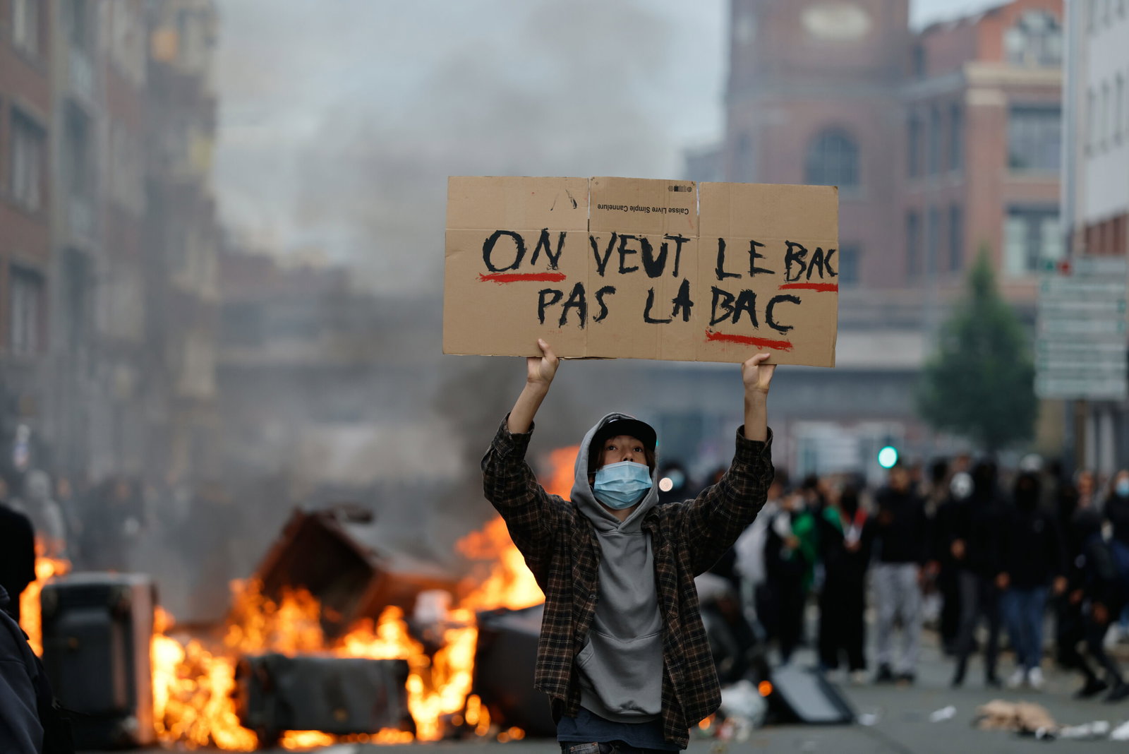 Euron eldar på de franska protesterna